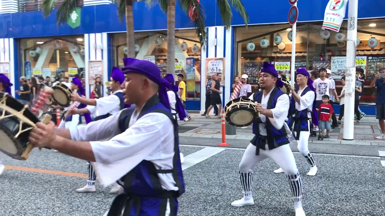 沖縄 一万人のエイサー踊り隊